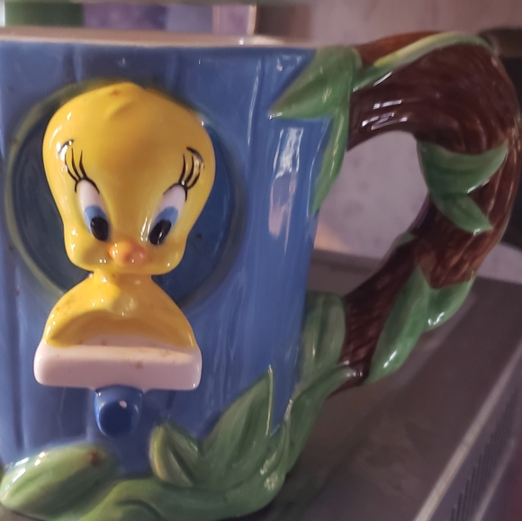 Authentic Tweety Teapot with lid - Picture 3 of 4